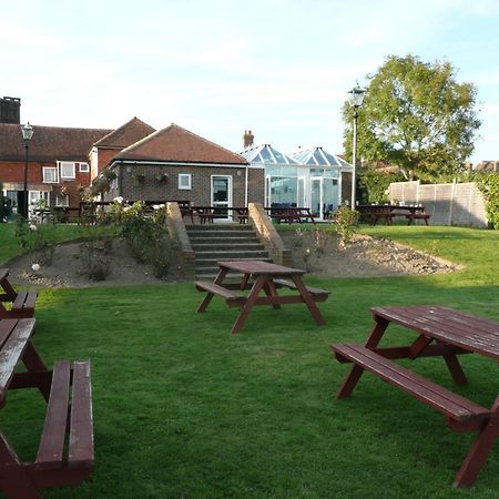 The Bear Inn And Burwash Motel エクステリア 写真