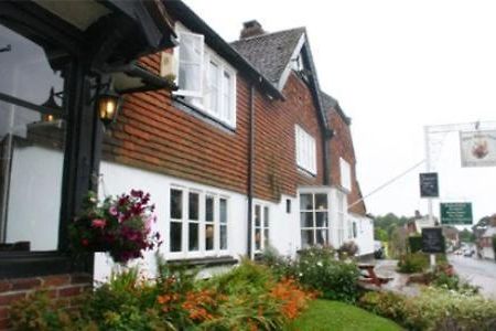 The Bear Inn And Burwash Motel エクステリア 写真