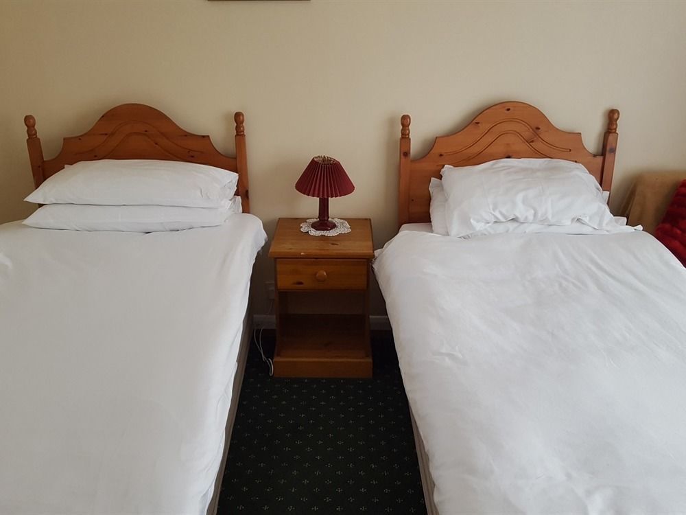 The Bear Inn And Burwash Motel エクステリア 写真