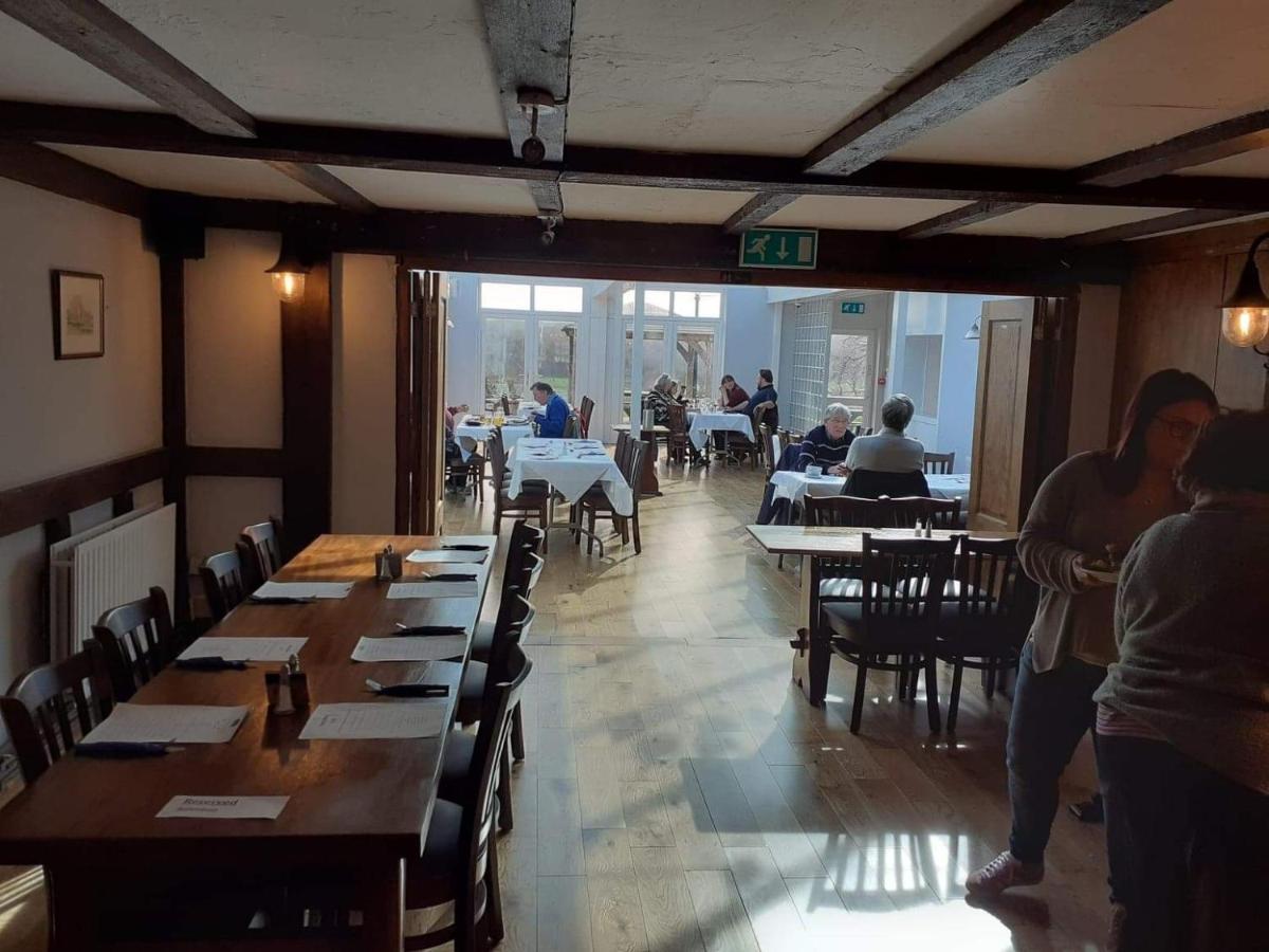 The Bear Inn And Burwash Motel エクステリア 写真