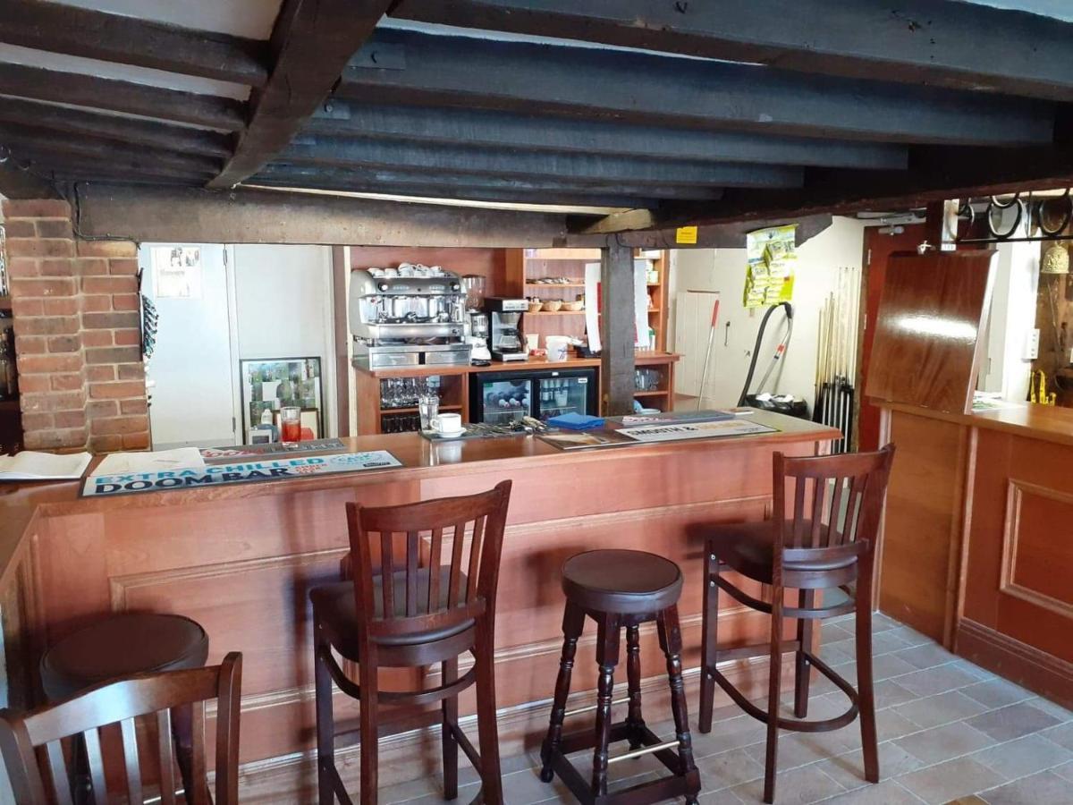 The Bear Inn And Burwash Motel エクステリア 写真